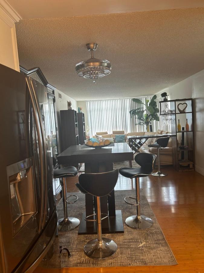 Cozy And Elegant 2bd, 2ba Rent A With Its Own Bathroom Or Whole Apart- Very Close To Sofi Stadium Alloggio in famiglia *